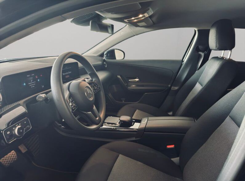 
								Mercedes-Benz A200 full									