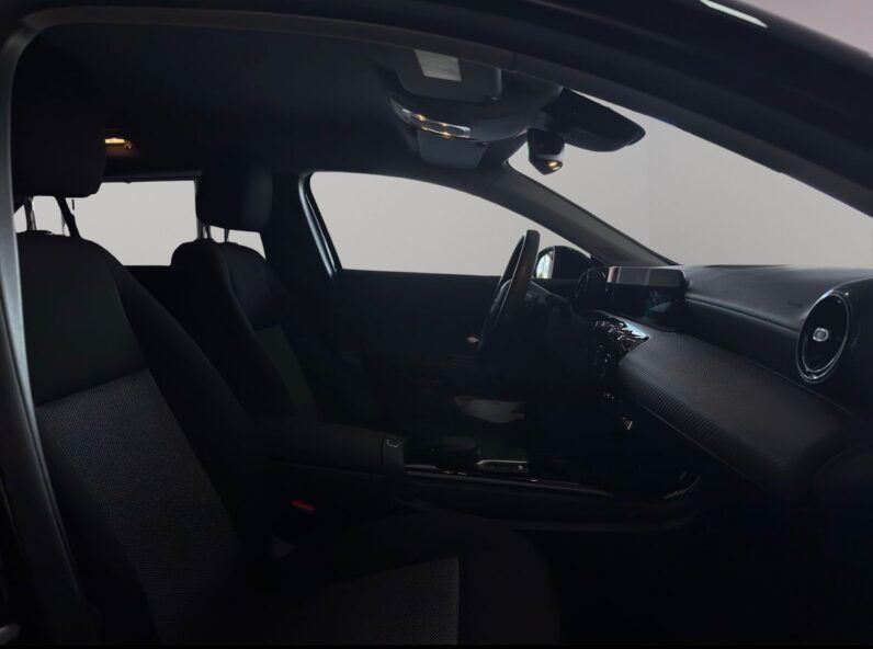 
								Mercedes-Benz A200 full									