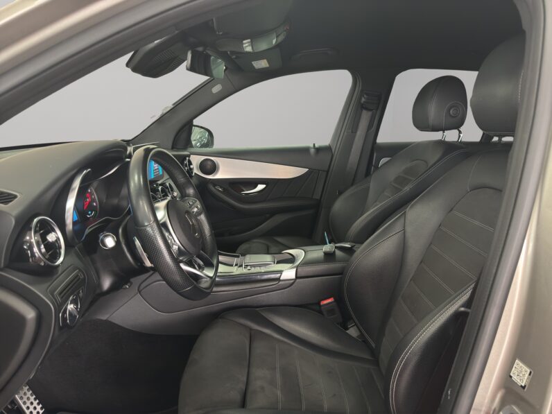 
								Mercedes GLC-300e AMG full									