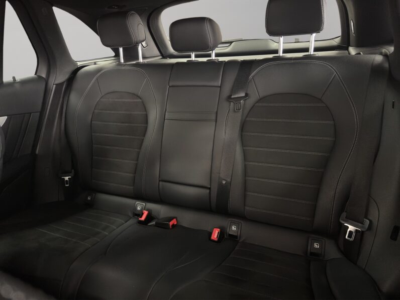 
								Mercedes GLC-300e AMG full									