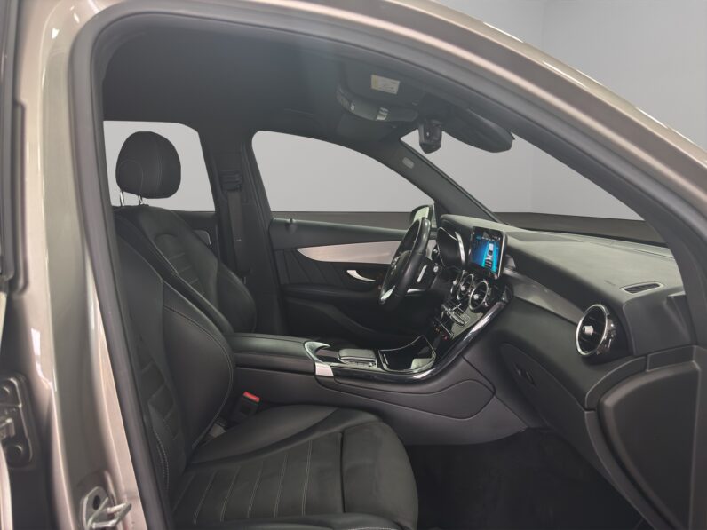 
								Mercedes GLC-300e AMG full									