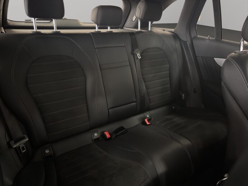 
								Mercedes GLC-300e AMG full									