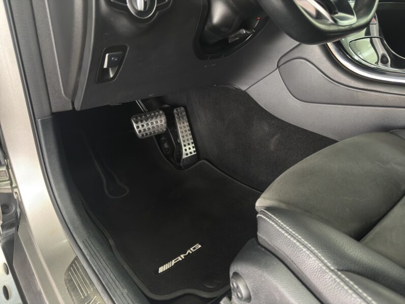 
								Mercedes GLC-300e AMG full									