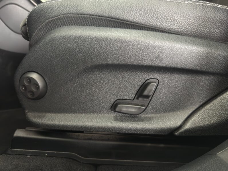 
								Mercedes GLC-300e AMG full									