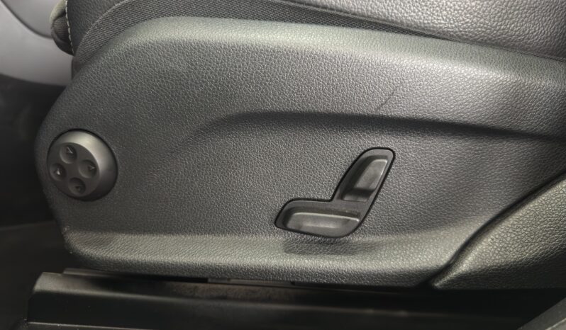 
								Mercedes GLC-300e AMG full									