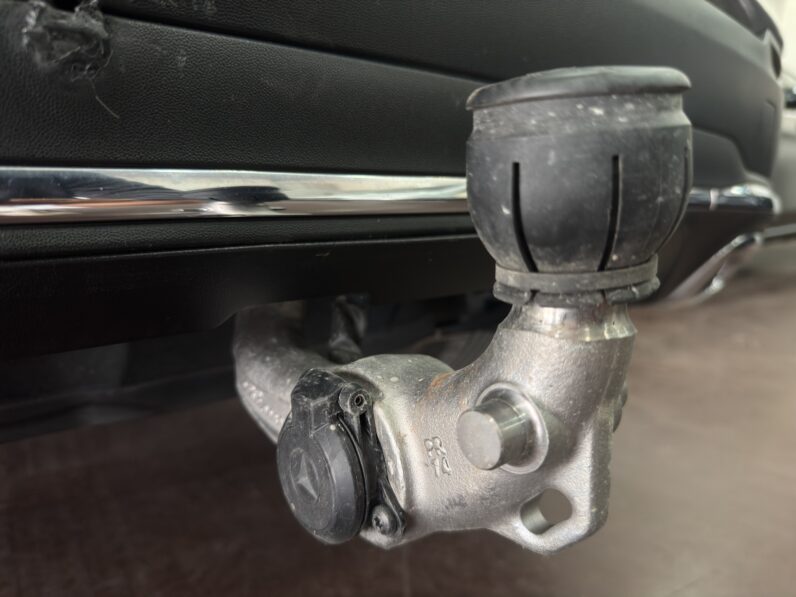 
								Mercedes GLC-300e AMG full									