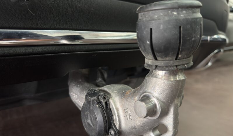 
								Mercedes GLC-300e AMG full									