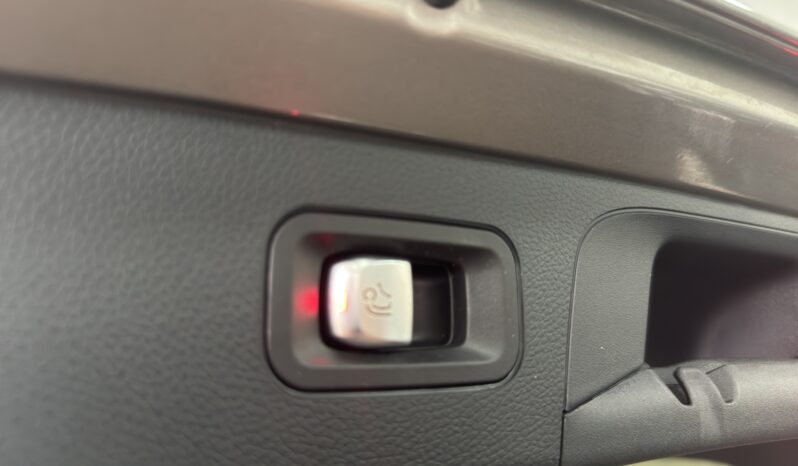 
								Mercedes GLC-300e AMG full									