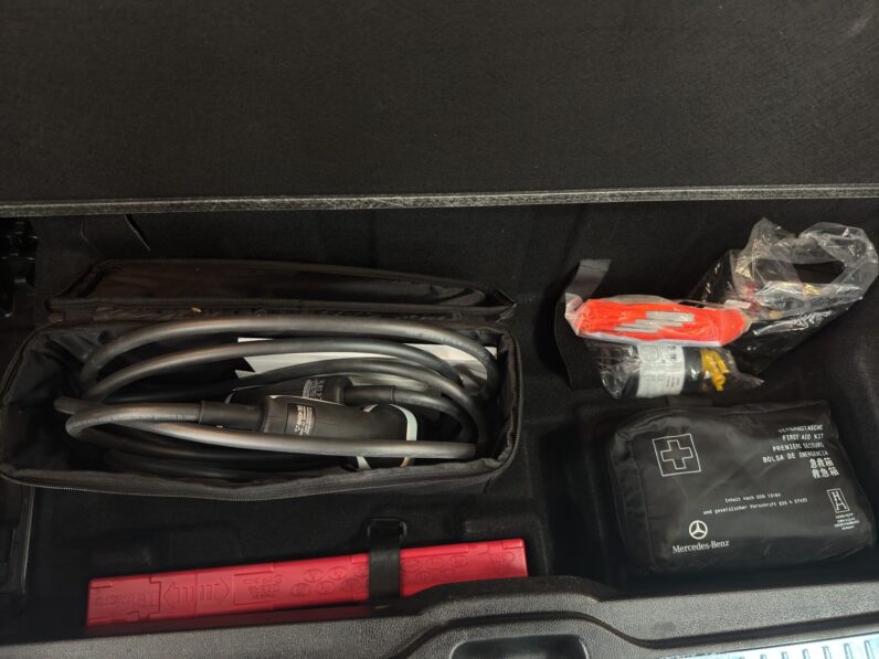 
								Mercedes GLC-300e AMG full									