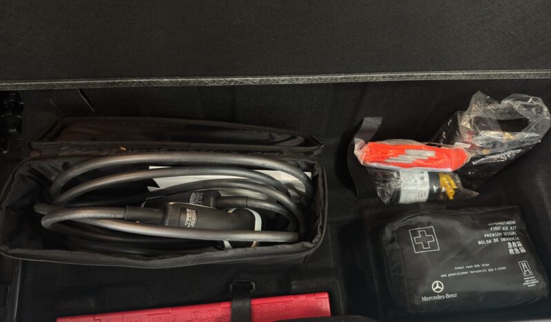 
								Mercedes GLC-300e AMG full									