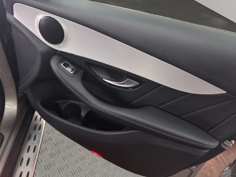 
								Mercedes GLC-300e AMG full									