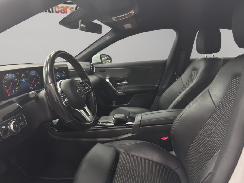 
								Mercedes-Benz CLA 180 (2021) full									