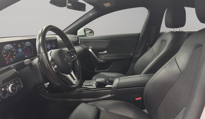 
								Mercedes-Benz CLA 180 (2021) full									