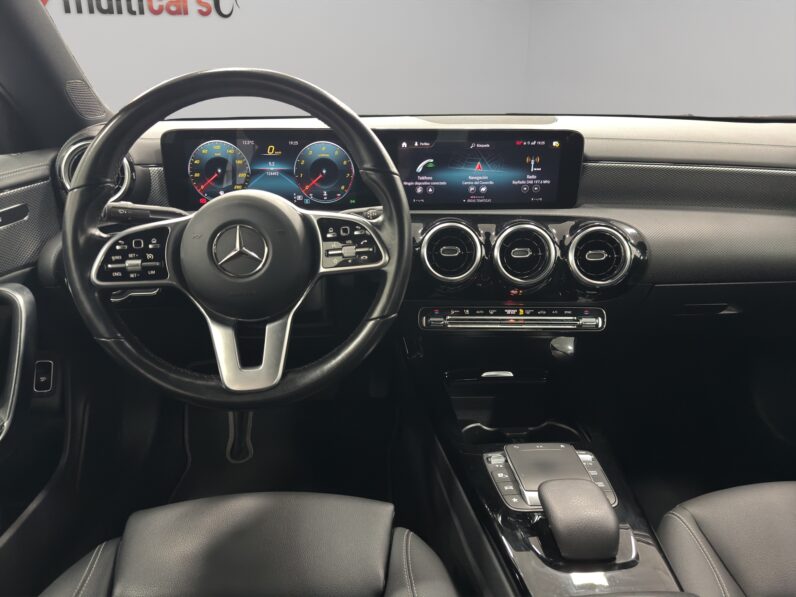 
								Mercedes-Benz CLA 180 (2021) full									