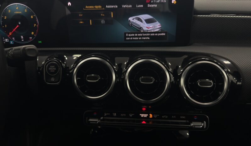 
								Mercedes-Benz CLA 180 (2021) full									