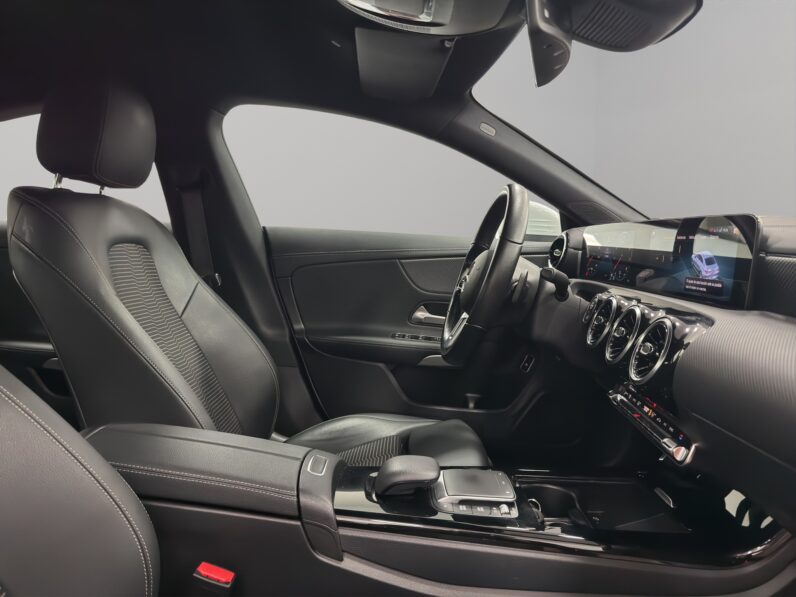 
								Mercedes-Benz CLA 180 (2021) full									