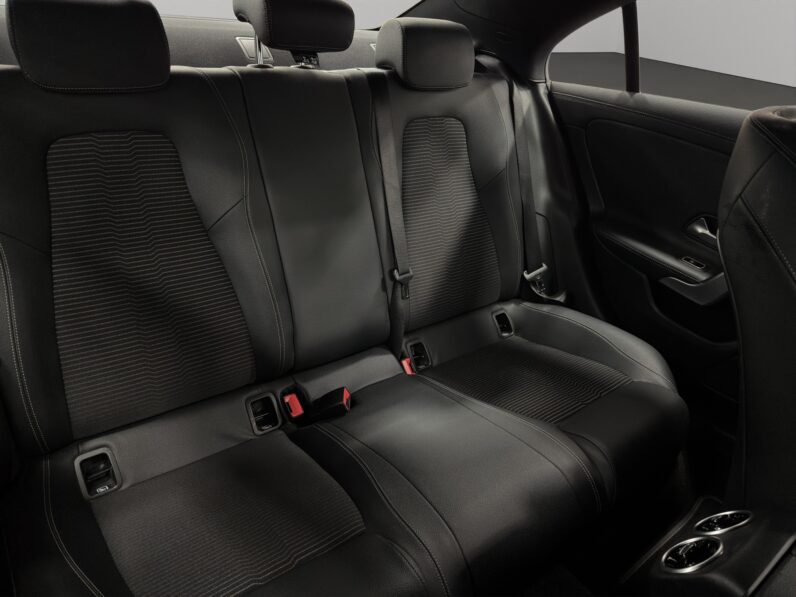 
								Mercedes-Benz CLA 180 (2021) full									