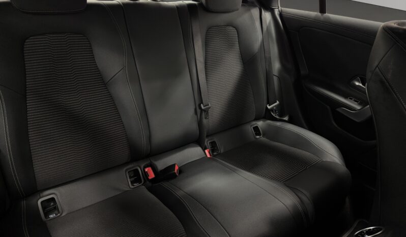 
								Mercedes-Benz CLA 180 (2021) full									