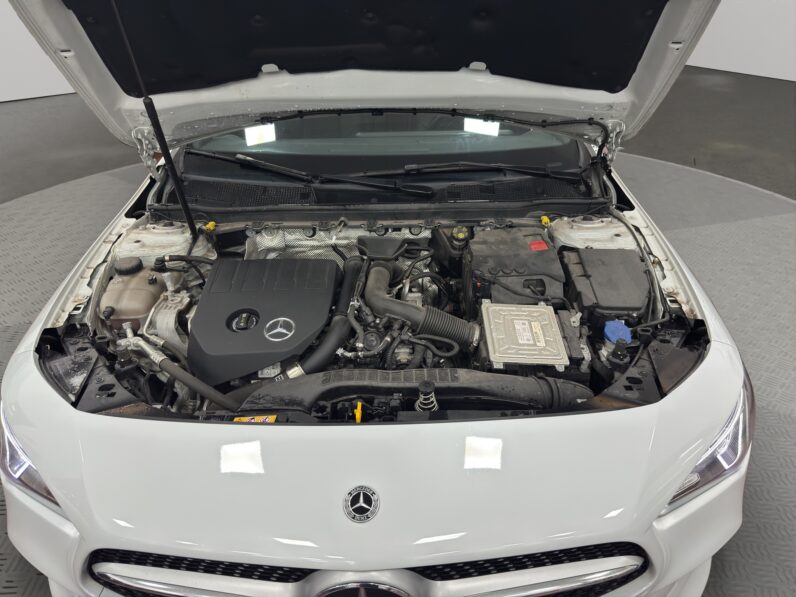 
								Mercedes-Benz CLA 180 (2021) full									