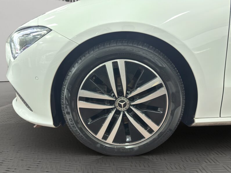 
								Mercedes-Benz CLA 180 (2021) full									