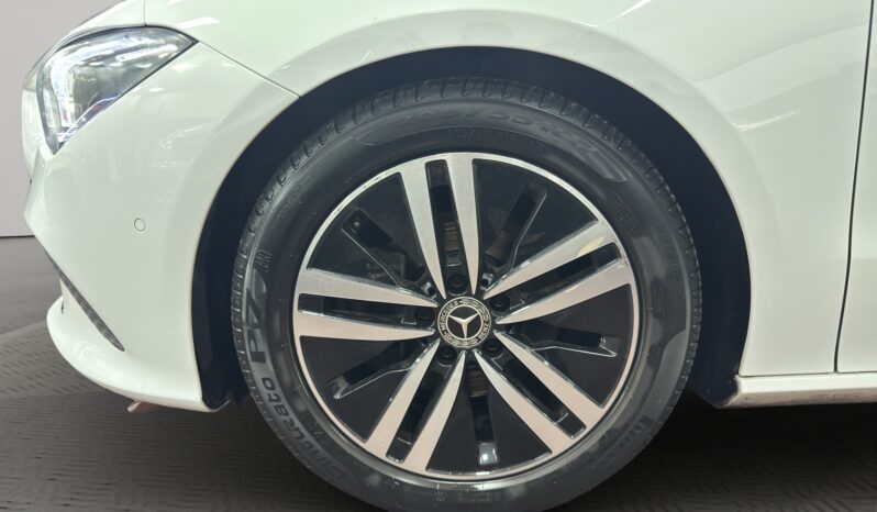 
								Mercedes-Benz CLA 180 (2021) full									