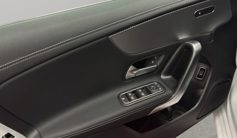 
								Mercedes-Benz CLA 180 (2021) full									