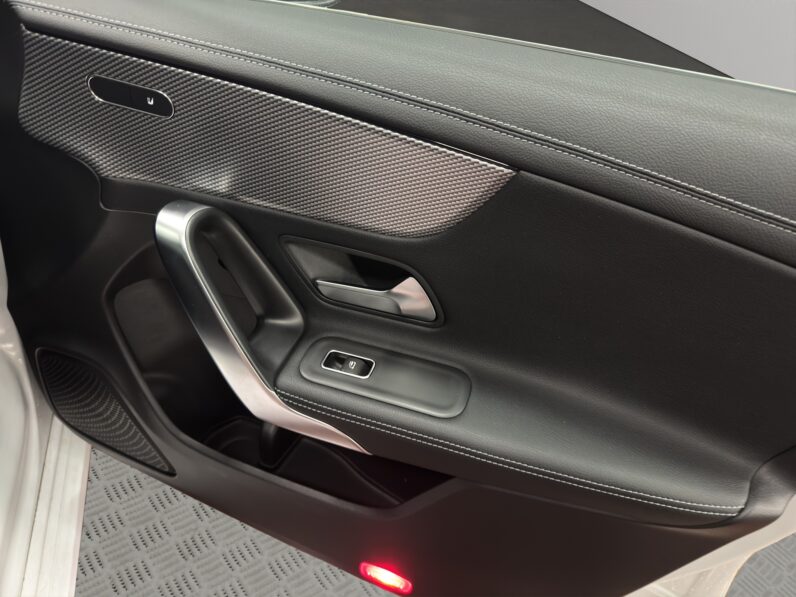 
								Mercedes-Benz CLA 180 (2021) full									