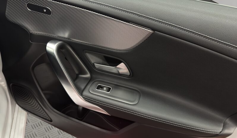 
								Mercedes-Benz CLA 180 (2021) full									